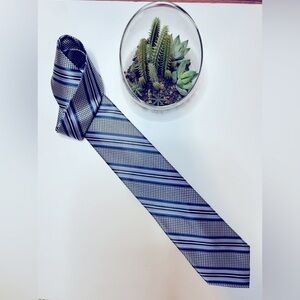Jos. A. Bank Signature Collection Houndstooth and Stripe Silk Tie Blue Silver